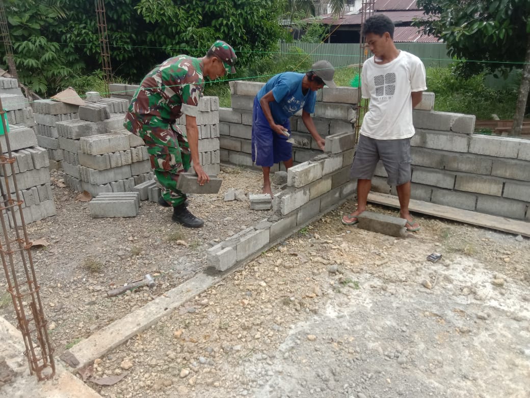 Jalin Keakraban, Babinsa Koramil 1427-01/Pasangkayu Peduli Terhadap Warga Binaanya