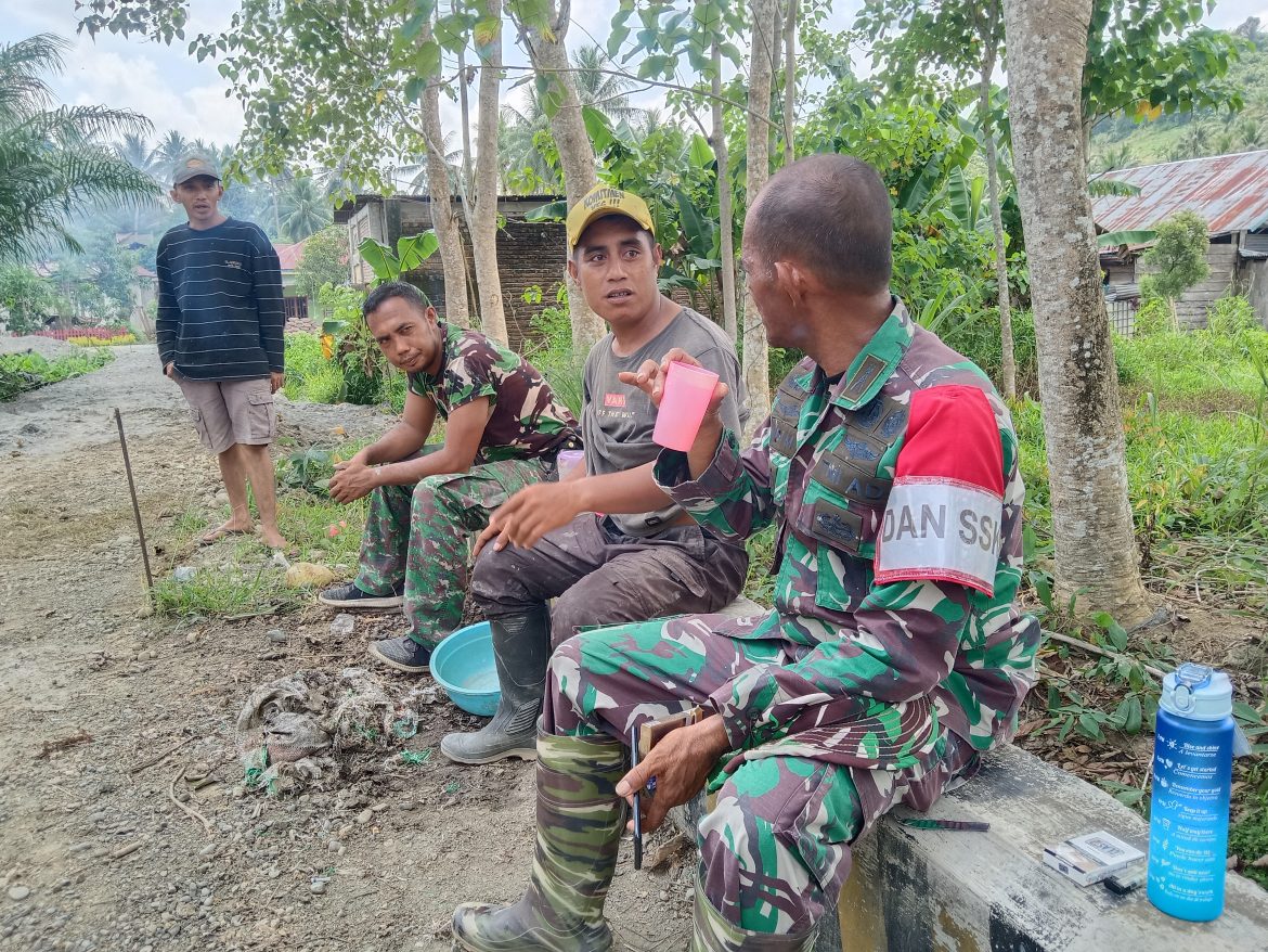 Semangat Tinggi Tak Pernah Pudar Dari Tim Satgas TMMD bersama Ketua BPD