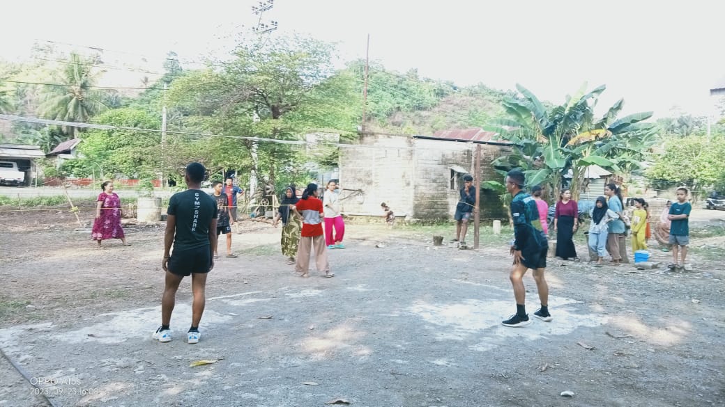 Jalin Kebersamaan Dan Keakraban Satgas TMMD Olahraga Bersama Warga