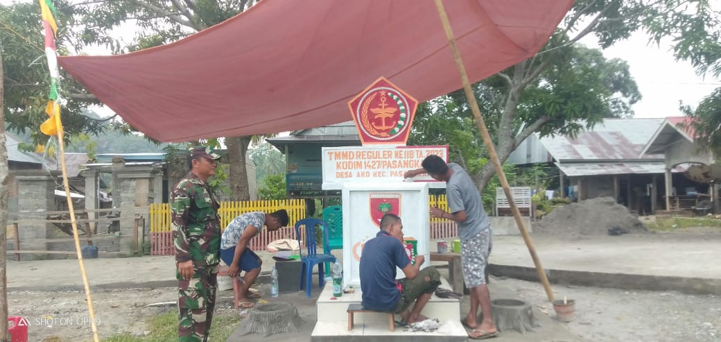Tugu Prasasti Saksi Kemanunggalan TNI Bersama Warga Desa Ako 