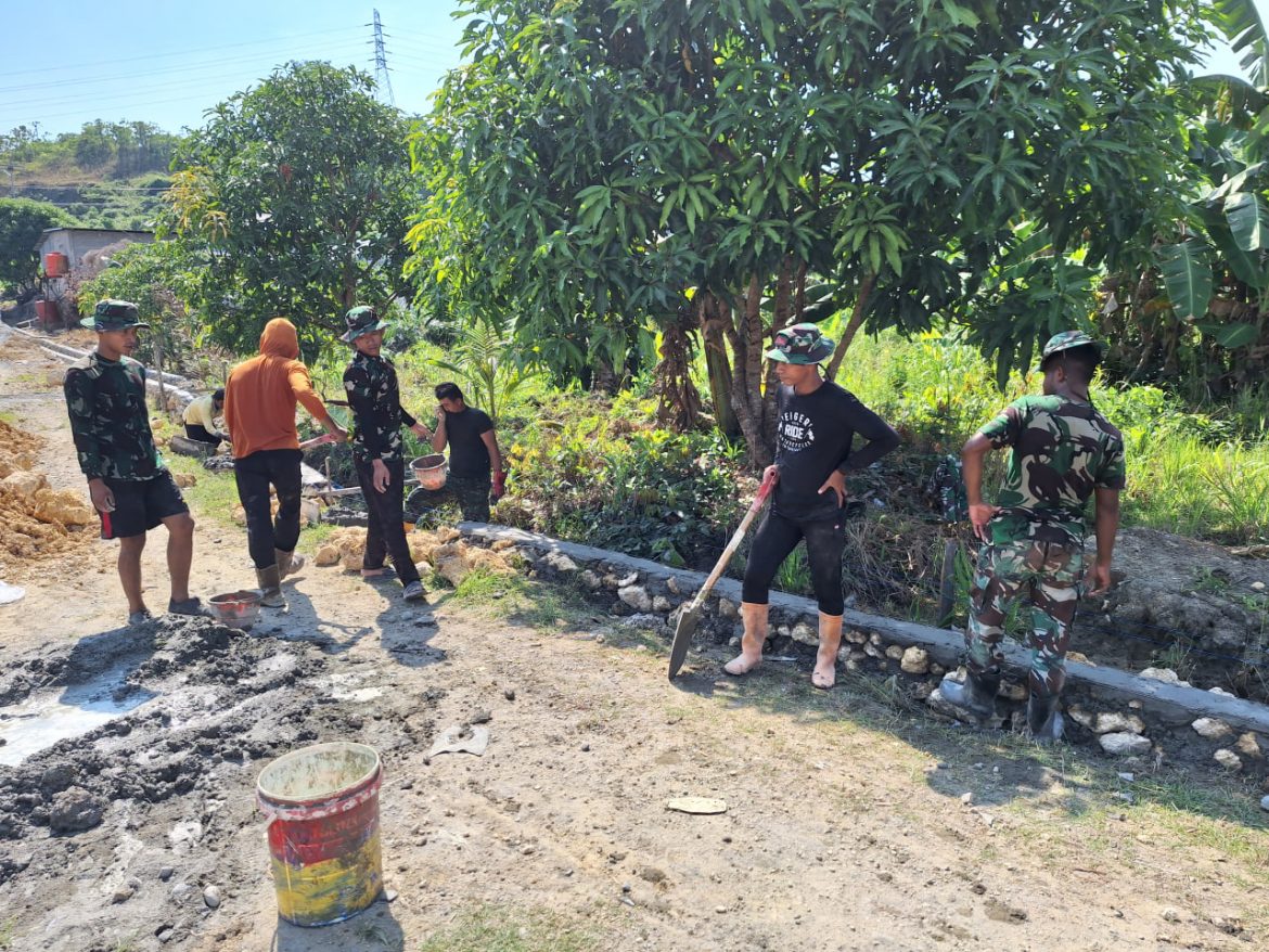 Satgas Bersama Warga Desa Ako Percepat Pembangunan Drinase
