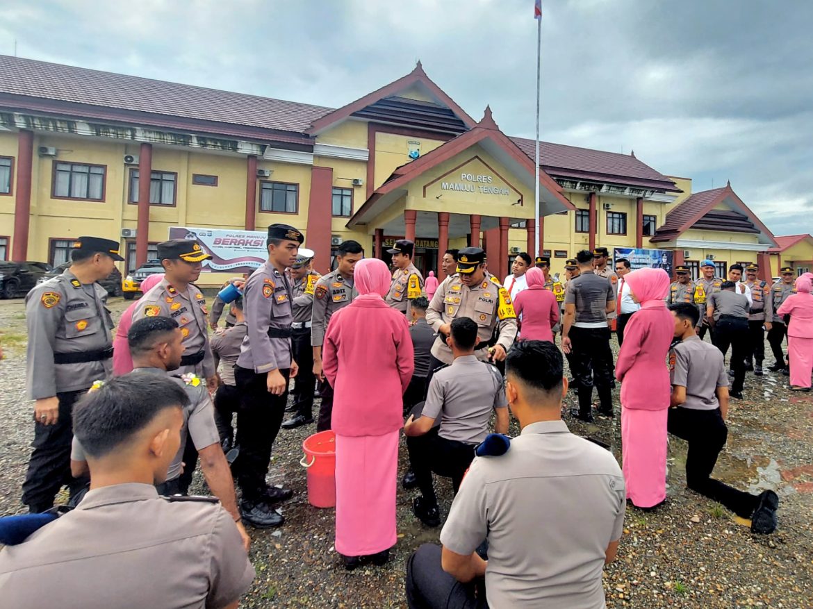 Kapolres Mateng Pimpin Upacara Kenaikan Pangkat 27 Personel Polri di Penghujung Tahun