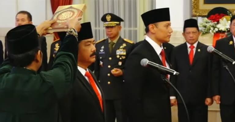 Resmi!! Jokowi Lantik Hadi Jadi Menko Polhukam dan AHY Jadi Menteri ATR
