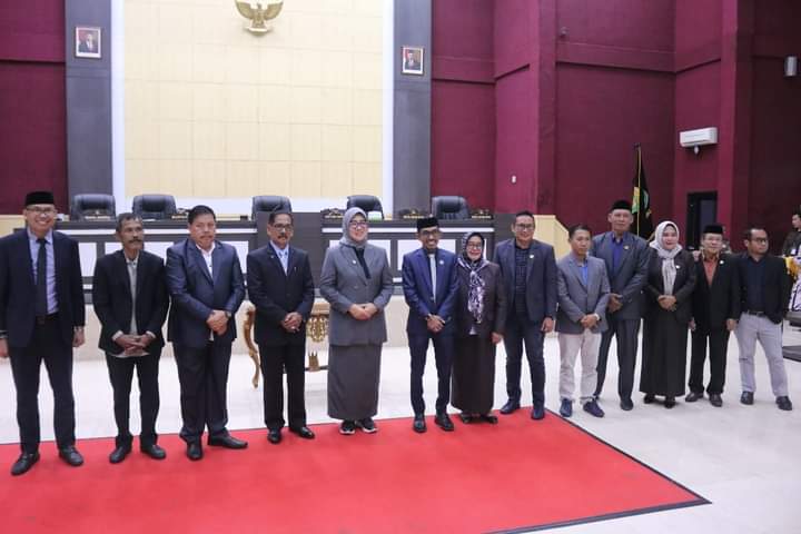 Wabup Dan Wakil Ketua I DPRD Hadiri Rapat Paripurna Penyerahan LKPJ 2023
