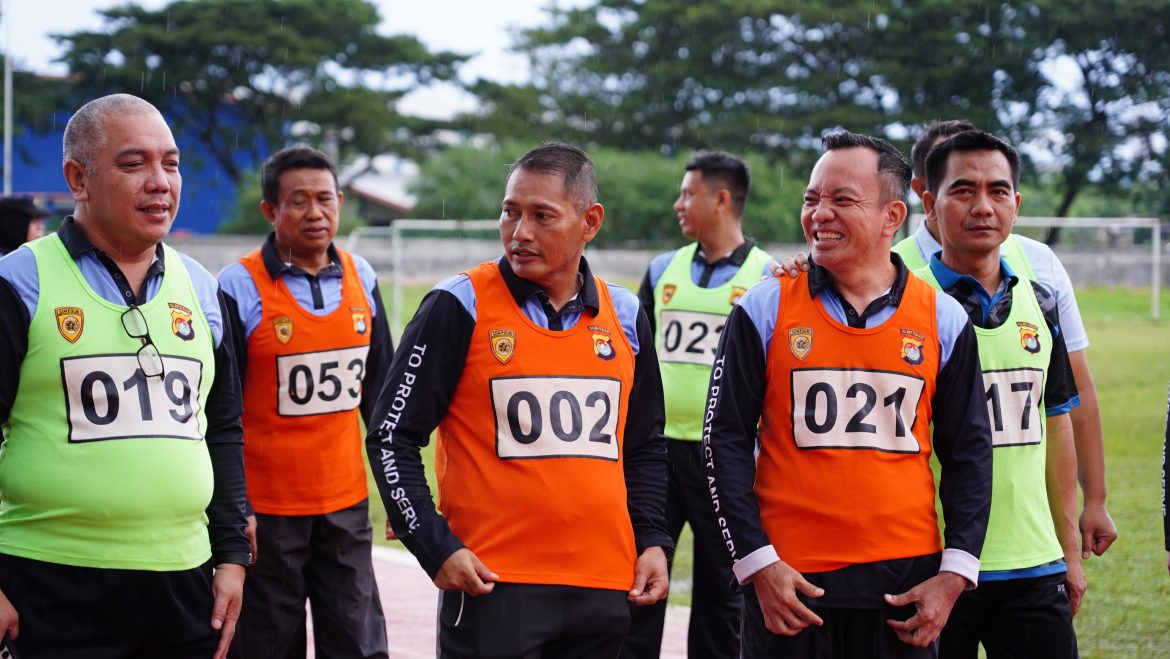 Mengintip Keseruan Wakapolda Sulbar Bersama Para PJU Ikuti Tes Kesemaptaan Jasmani Berkala