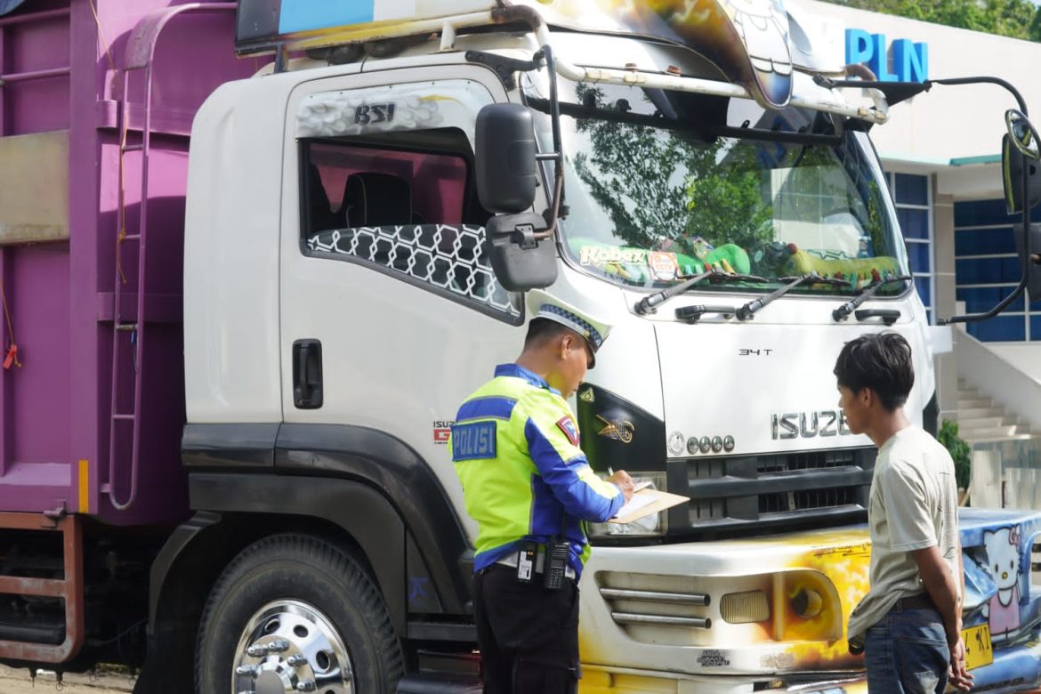 Razia di Simpang Lima Mamuju, Ditlantas Tegur 27 Pengendara dan Tilang 3 Kendaraan
