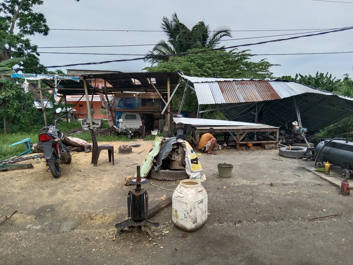Puting Beliun Terpa Habis Sebuah Bengkel Di Desa Kasano