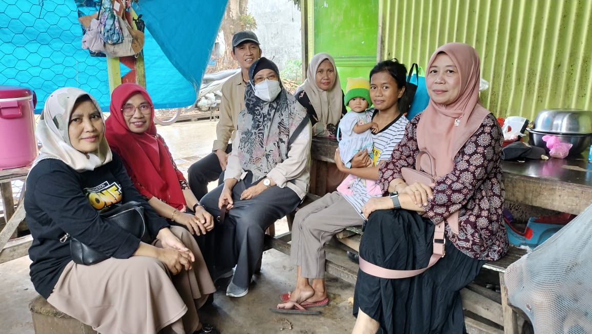 Petugas Puskesmas Sudiang Raya Bersama Dinkes Provinsi Sulsel Kunjungi Rumah Pasien Stunting