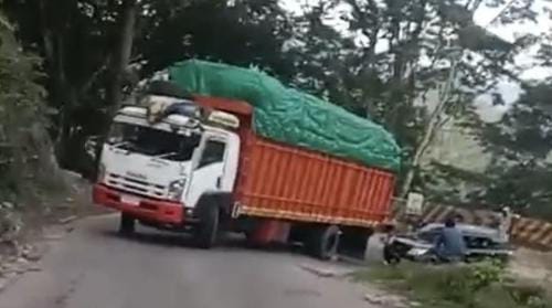 Terjadi Kemacetan di Jalan Poros Maros-Bone Gegara Truk Mogok