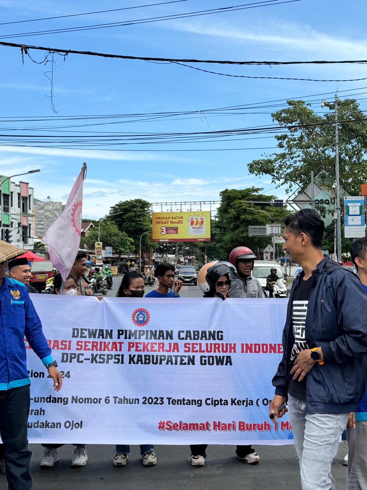 Peringatan Hari Buruh Internasional, Polres Gowa Amankan Aksi Unjuk Rasa di Batas Kota Gowa-Makassar