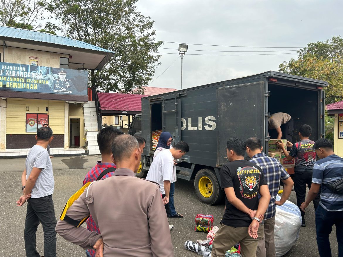 Peduli Korban Banjir di Luwu, Polres Pangkep Distribusikan Bantuan Logistik