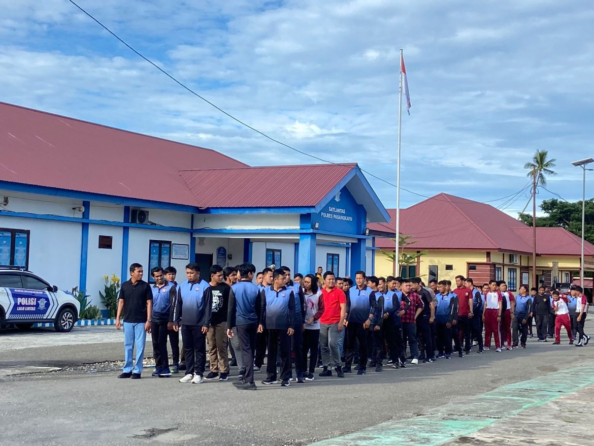 Menjaga Stamina Dan Kebugaran Tubuh, Personel Polres Pasangkayu Olahraga Jalan Santai Bersama