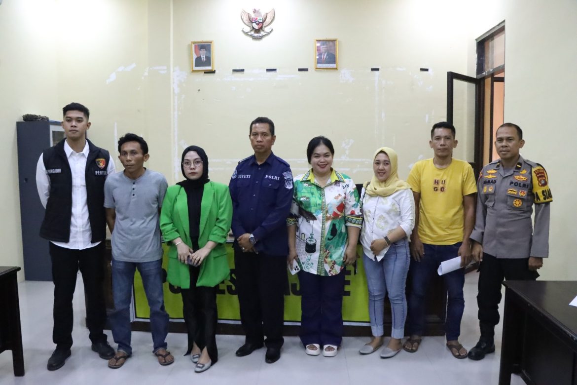 Viral… Ibu-ibu Di Medsos, Saling Menghujat Polres Majene Berhasil Damaikan