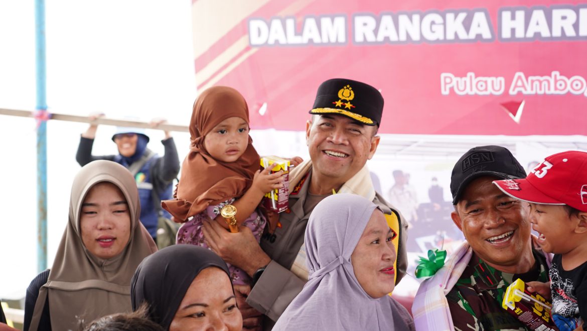 Mengintip Kedekatan dan Keseruan Kapolda Sulbar dengan Para Pelajar di Pulau Ambo