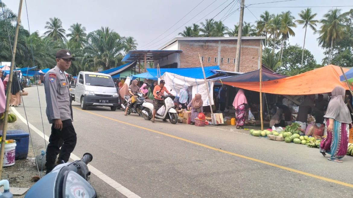 Babinkantimas laksanakan Giat pengaturan dan Pam Pasar Tumpah