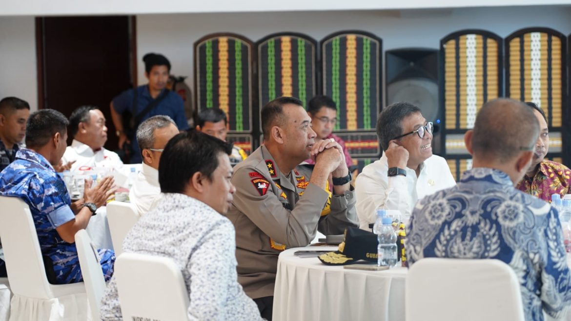 Hadiri Rapat Kesiapan Pilkada 2024, Kapolda Sulbar Siap Berikan Dukungan Penuh Sukseskan Agenda Demokrasi