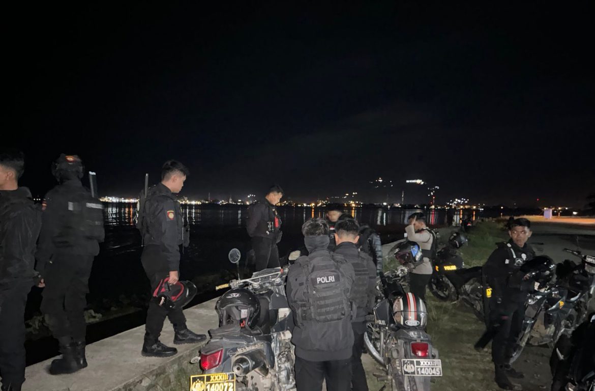 Patroli Malam, Ditsamapta Polda Sulbar Ajak Masyarakat Peduli Keamanan dan Ketertiban