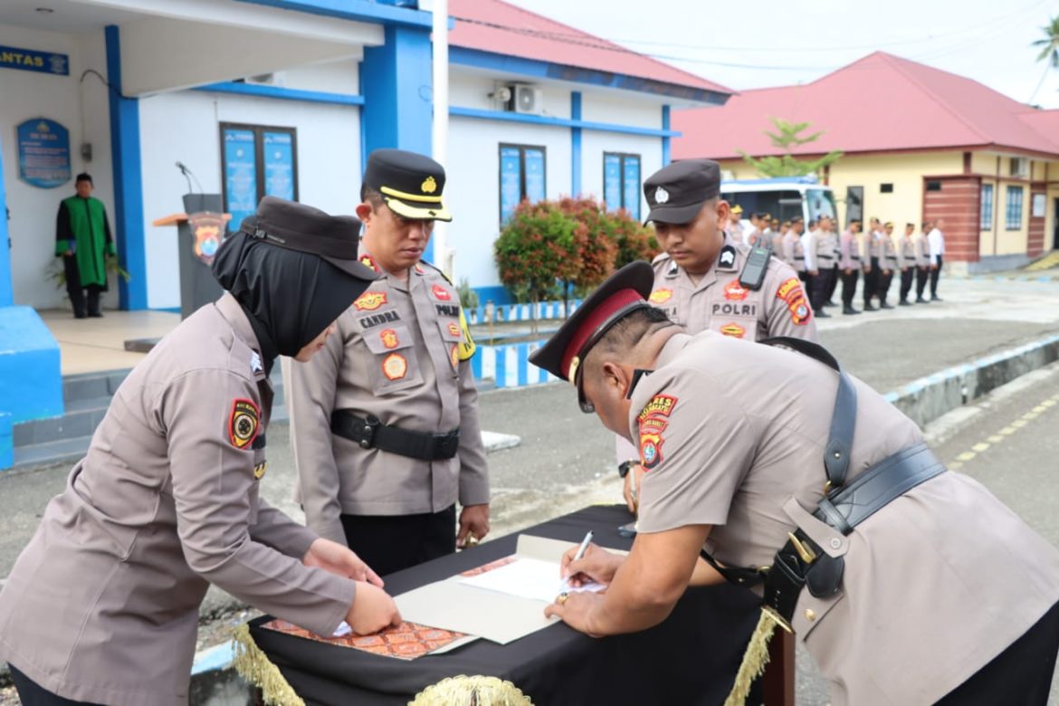 Kapolres Pasangkayu Pimpin Langsung Sertijab, Penyerahan Jabatan Kapolsek, Kasat Lantas dan Kasat Narkoba