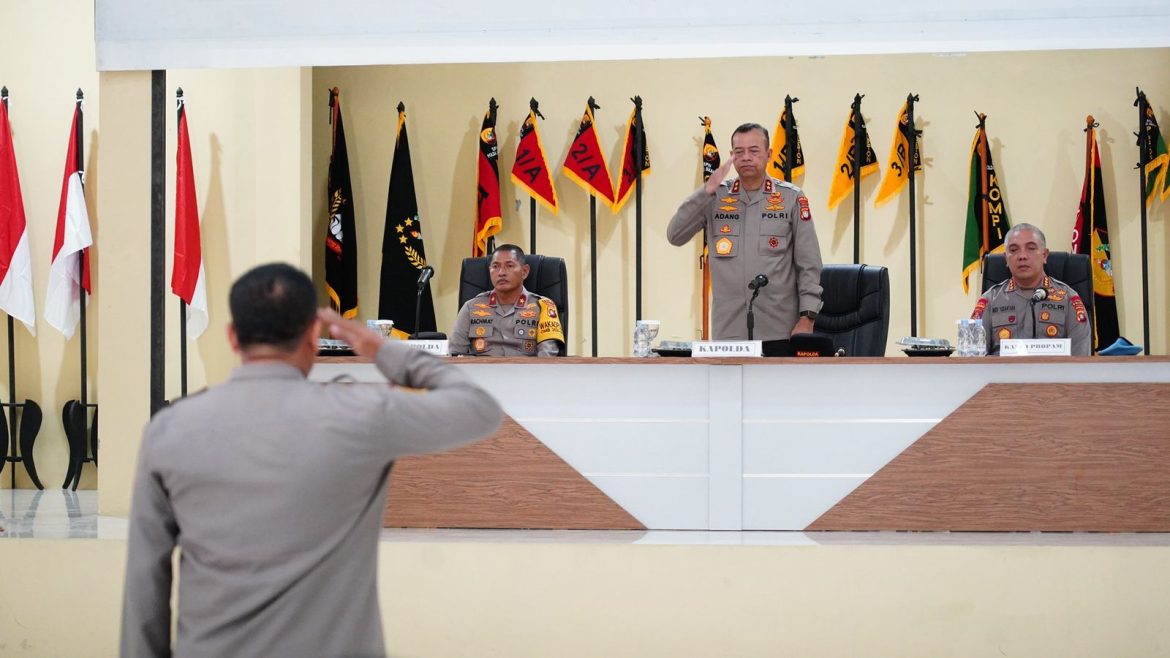 Buka Kegiatan Binlihprof, Kapolda Sulbar Harap Ada Perubahan Personel Kearah yang Lebih Baik