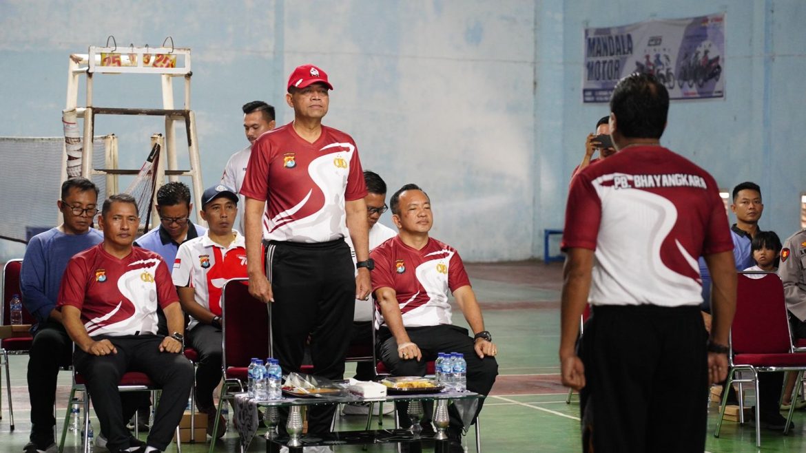 Tutup Kejuaraan Badminton Internal, Kapolda Sulbar : Lewat Olahraga ini Kita Perkuat Silaturahim dan Sinergitas