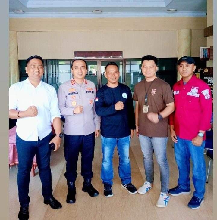 Kapolres Pangkep AKBP Ari Kartika Bhakti Sambut Hangat Kunjungan Silaturahmi Wartawan Yang Tergabung Dalam Forum Jurnalis Pangkep (FJP)