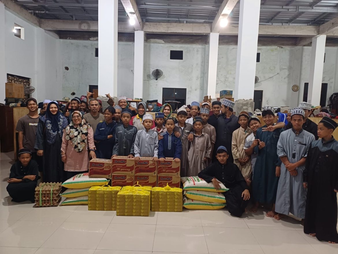 Jumat Berkah, Polrestabes Makassar bagikan Sembako Ke Pondok Pesantren Al- Fatah An Nasuha