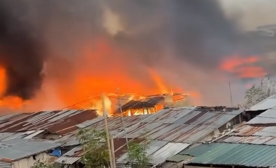 Diduga Kompor Meledak,Bangsal Pekerja Royal Sentraland di Maros Sulsel Terbakar