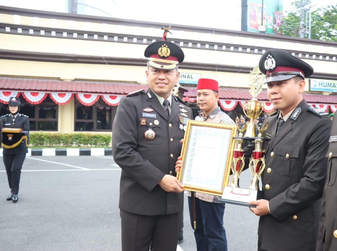 Bhabinkamtibmas Polsek Rappocini  Diberi Penghargaan Oleh Kapolrestabes Makassar