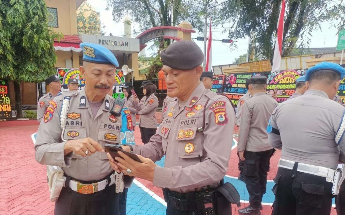 Propam Razia Ponsel Anggota Polres Maros Guna Berantas Judi Online