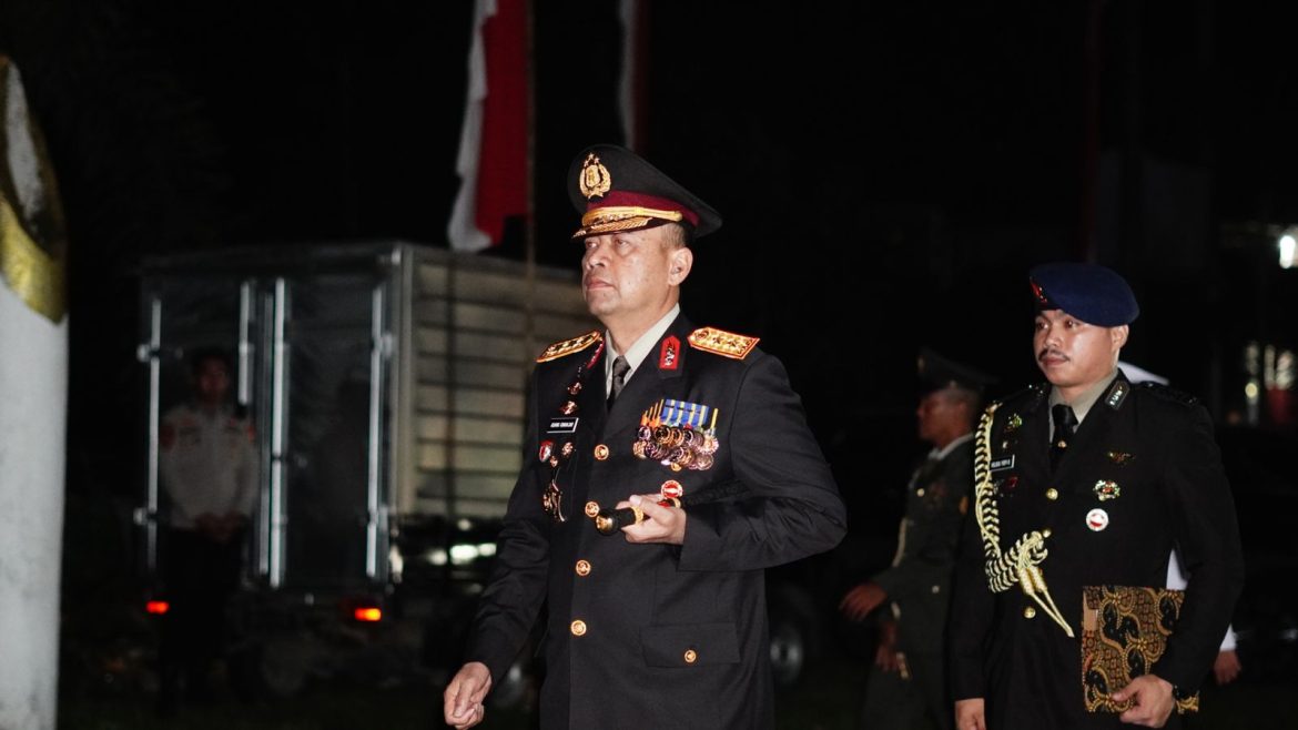 Kapolda Sulbar Pimpin Upacara Kehormatan Renungan Suci Bertempat TMP, Semarakkan HUT RI ke-79