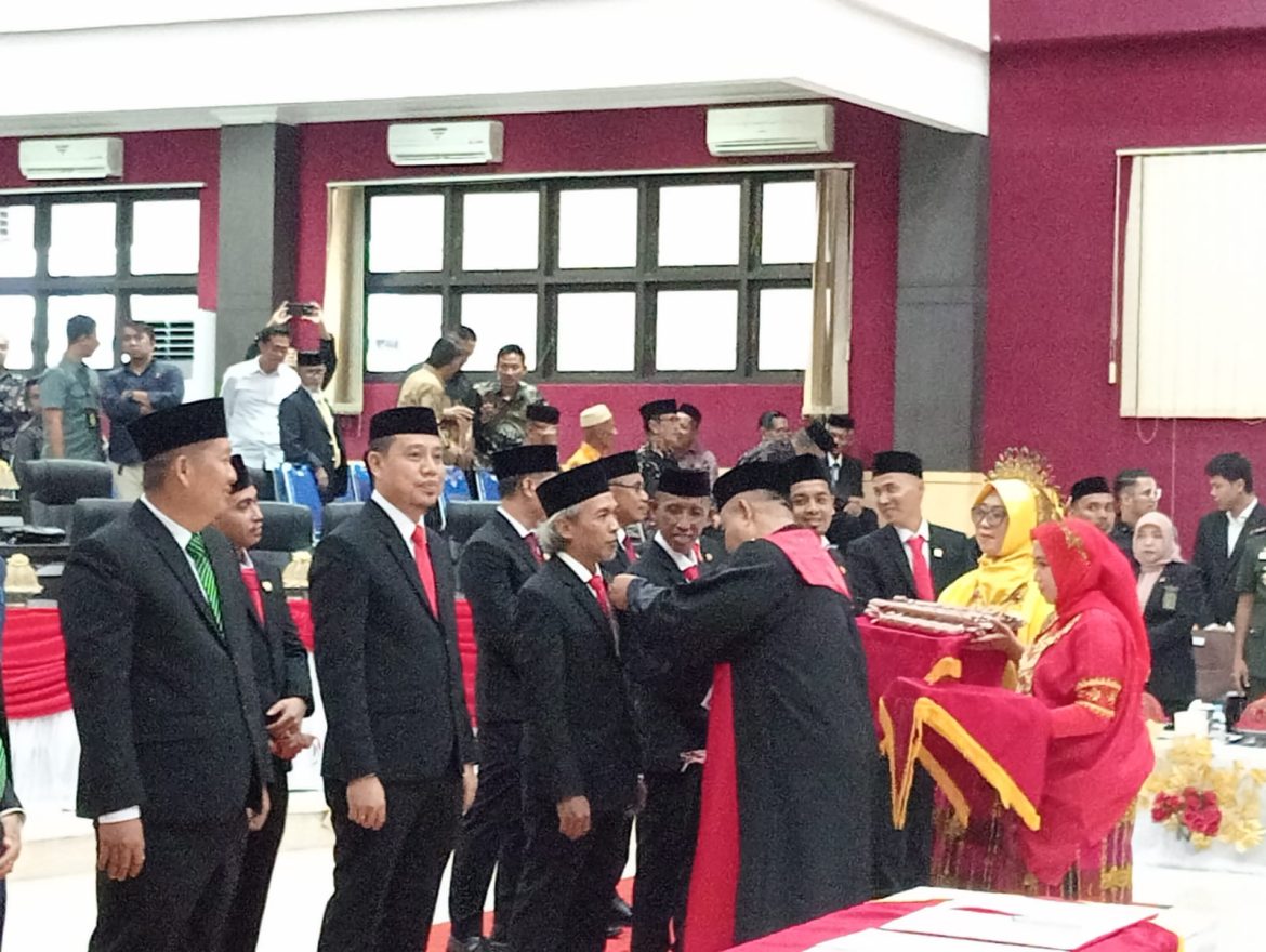 Puluhan Tahun Di Jurnalis, Arham Bustaman Resmi Dilantik Jadi Anggota DPRD Pasangkayu