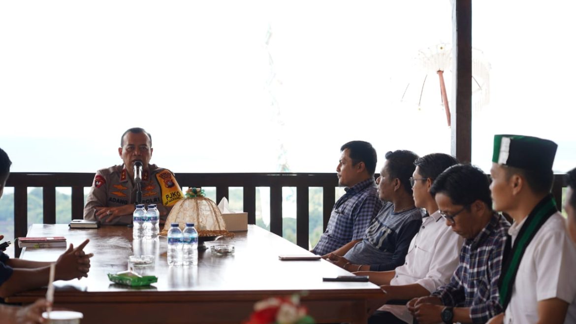 Bincang Santai Kapolda Sulbar Bersama HMI Cabang Mamuju, Silaturahmi Menuju Pilkada Damai