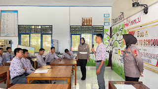Semarak HUT Polwan ke-76, Polwan Polda Sulbar Edukasi Pelajar Bijak Bersosial Media