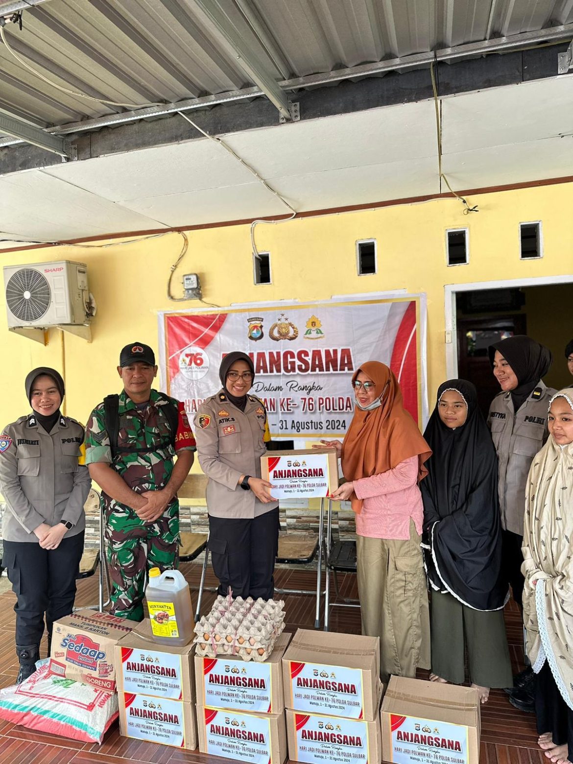 Polwan Polda Sulbar Gelar Aksi Sosial Sambangi Panti Asuhan Dan Tukang Becak
