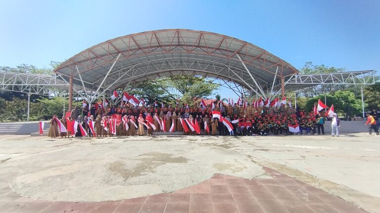 Pemerintah Kabupaten Pasangkayu Canangkan Gerakan Pembagian 10 Juta Bendera Merah Putih di Alun Alun
