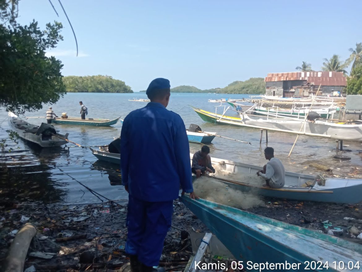 Personil Sat Polair Polres Polman Laksanakan Binmas Perairan  Masyarakat Nelayan di Pesisir Pantai