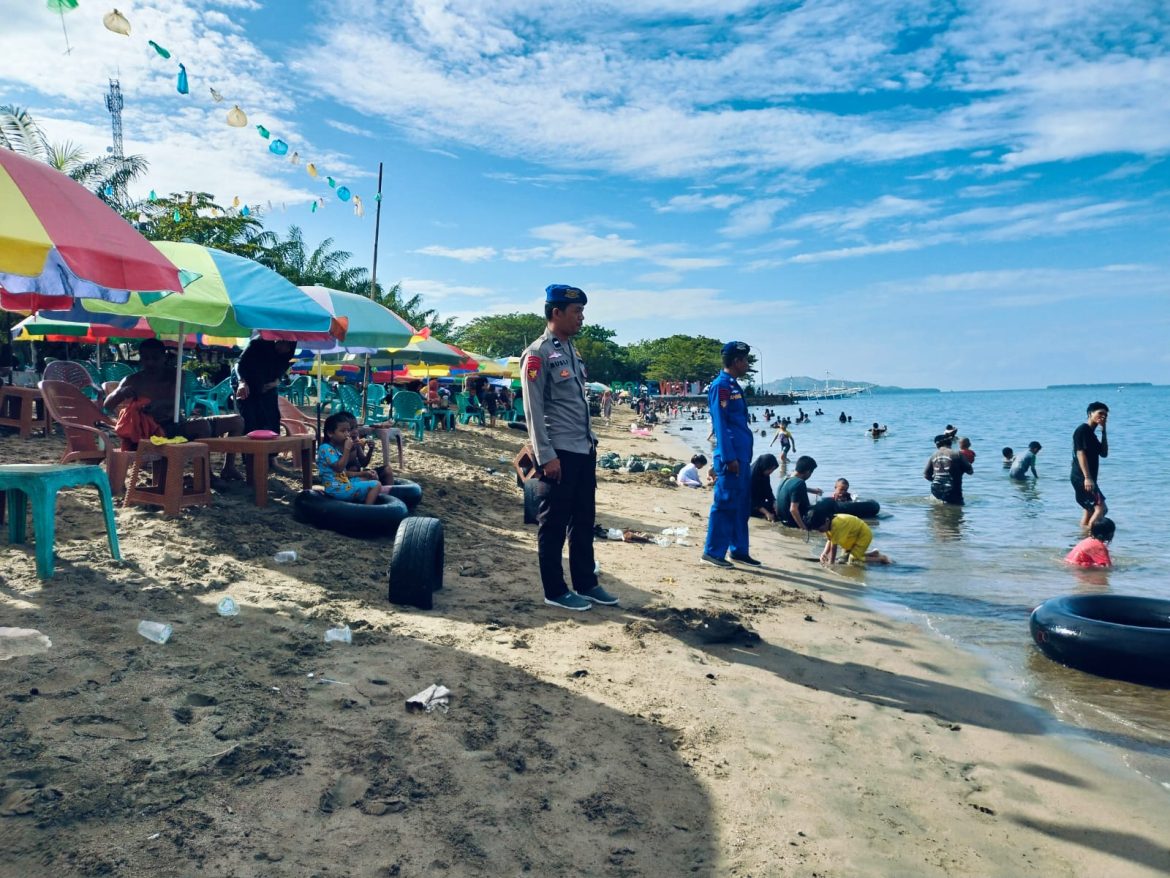 Sat Polair Polres Polman Laksanakan Monitoring Dan Pengamanan Di Tempat Wisata Pantai Bahari