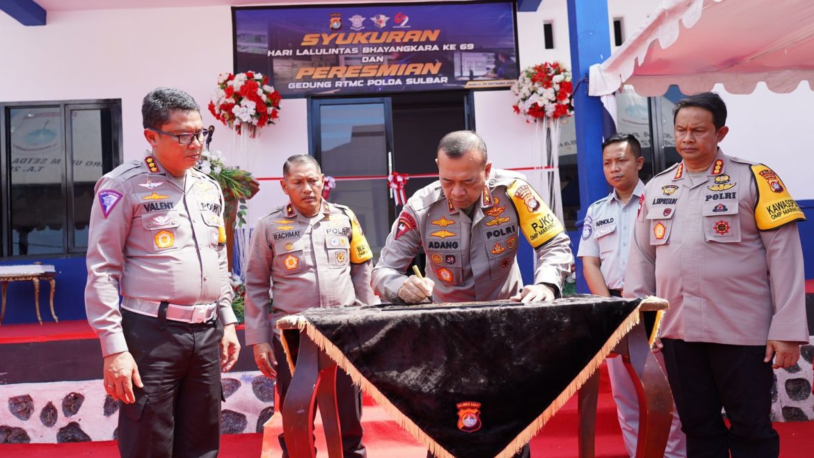Syukuran HUT Lantas Bhayangkara Ke-69, Kapolda Irjen Pol Adang Ginanjar Resmikan Gedung RTMC Ditlantas Polda Sulbar 