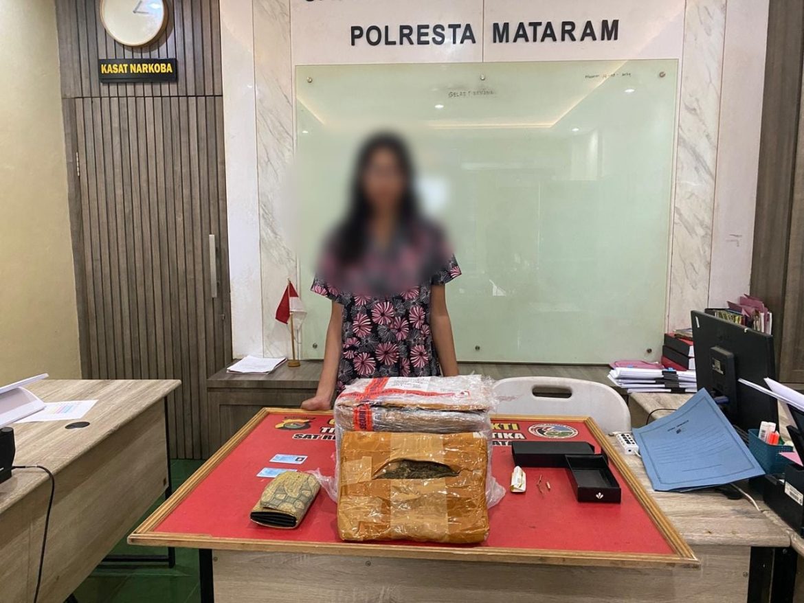 Satres Narkoba Polres Mataram Berhasil Gagalkan Ganja Dari Sumatra, Dengan BB 849,73 Gram