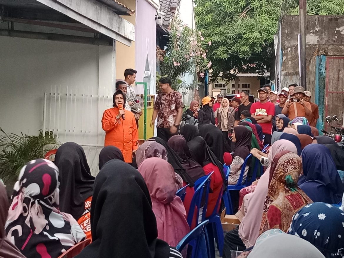 Indira Menyapa Warga Saat Blusukan di Lorong Trofa Sombere Tidung