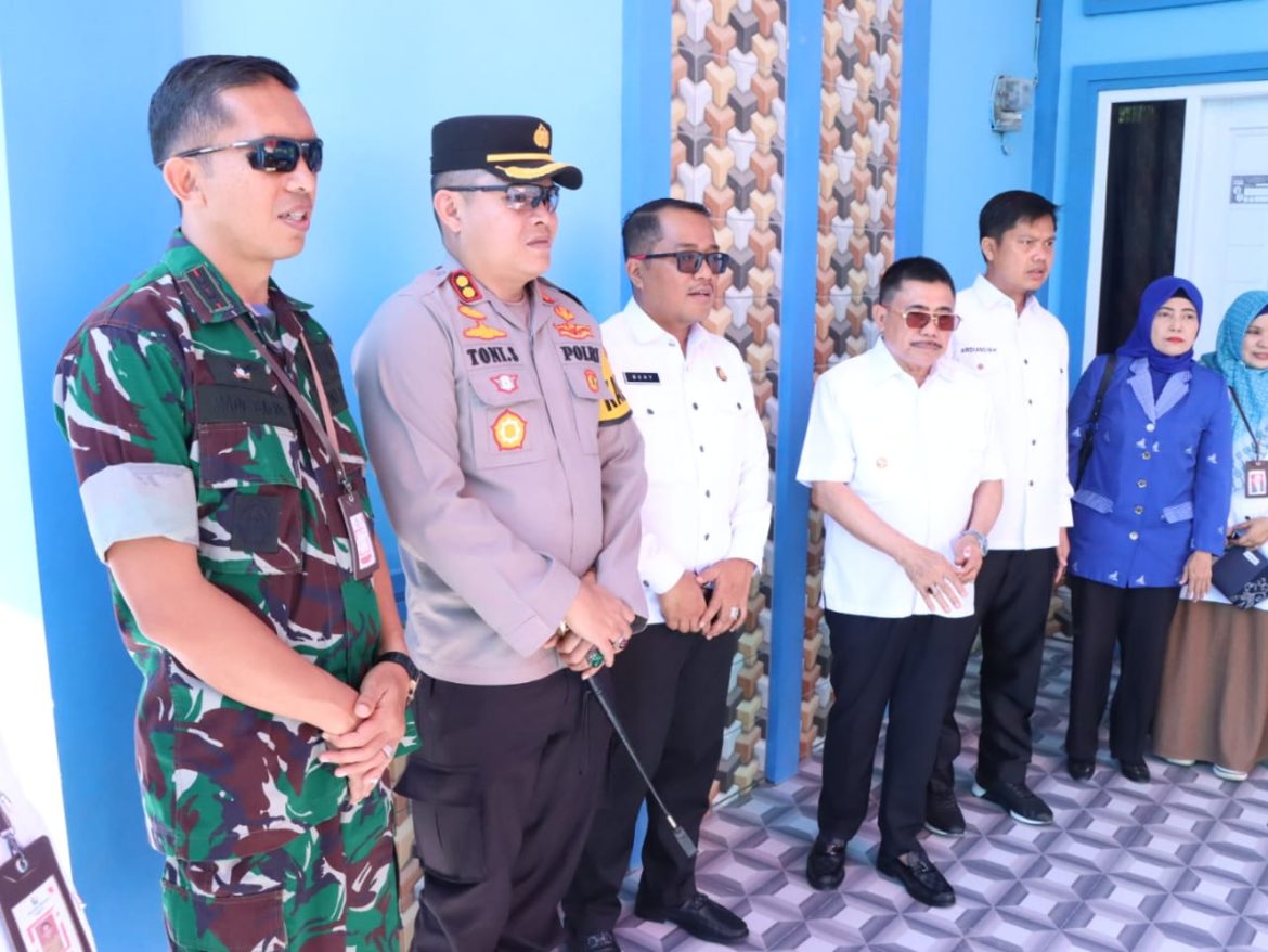 Kapolres Majene Dan Forkopimda Tinjau TPS, Pastikan Pilkada Berjalan Dengan Lancar
