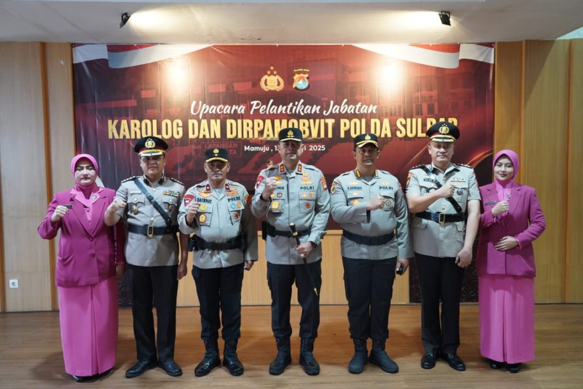Pimpin Pelantikan Karo Log Dan Dir Pamobvit, Kapolda Sulbar Harapkan Sinergi Serta Dedikasi Tinggi Untuk Tingkatkan Kinerja Polda