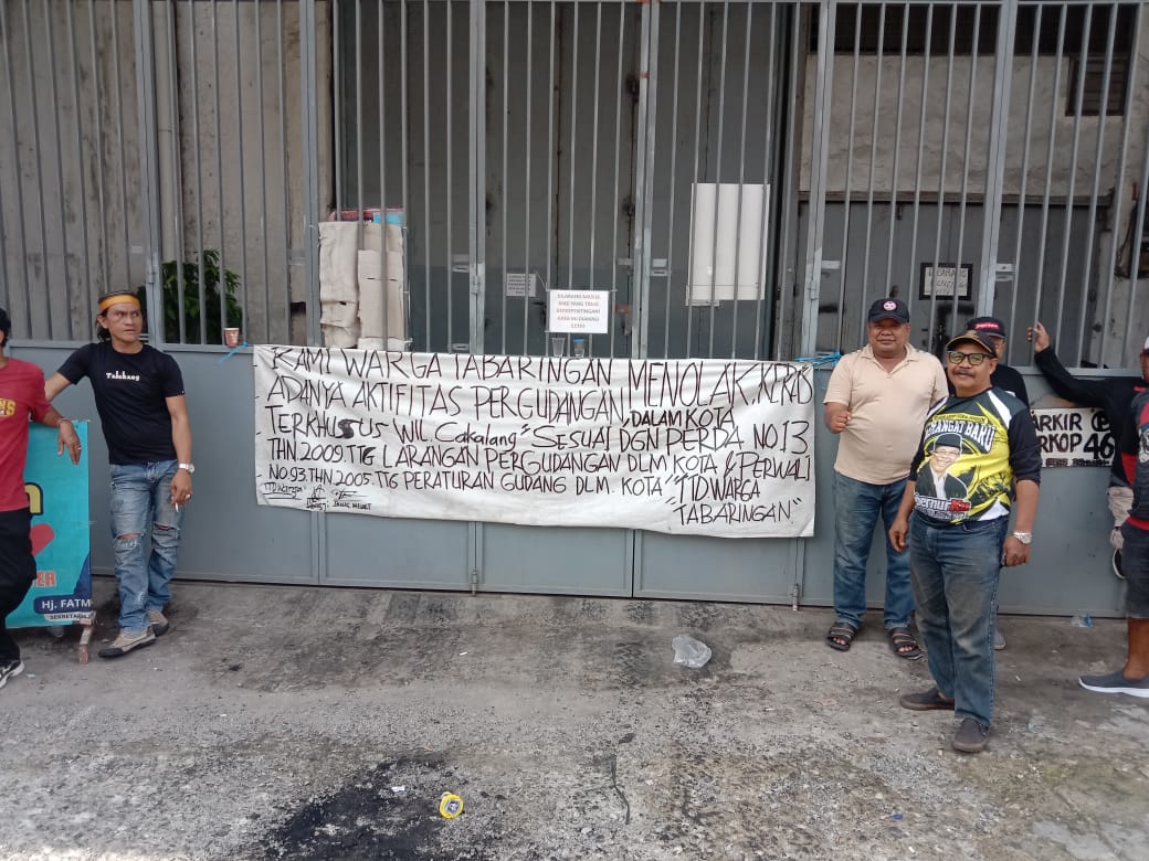 Warga Tabaringan Desak Pemerintah Kota Tindak Tegas Gudang Plastik Dunia Indah