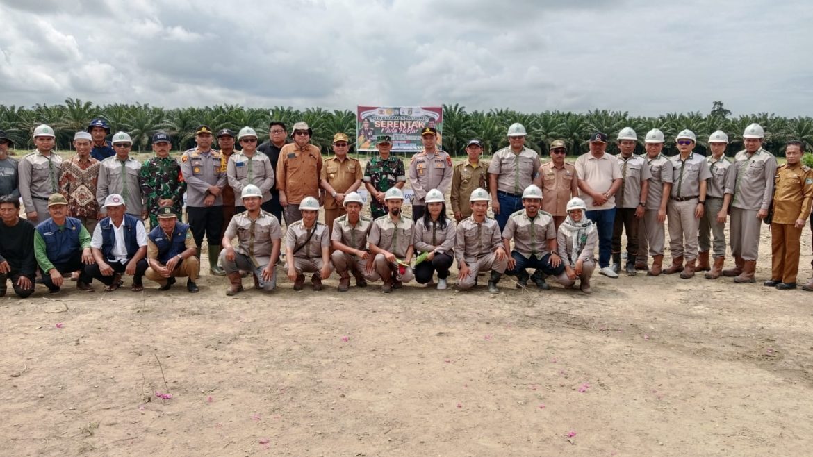 Bupati Pasangkayu H. Yaumil Ambo Djiwa Hadiri Acara Penanaman Jagung Serentak Satu Juta Hektar Di Desa Balanti