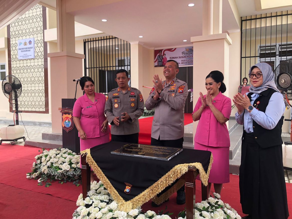 Kapolda Sulawesi Barat Resmikan Rumah Susun Polres Pasangkayu Di Jalan Andi Depu