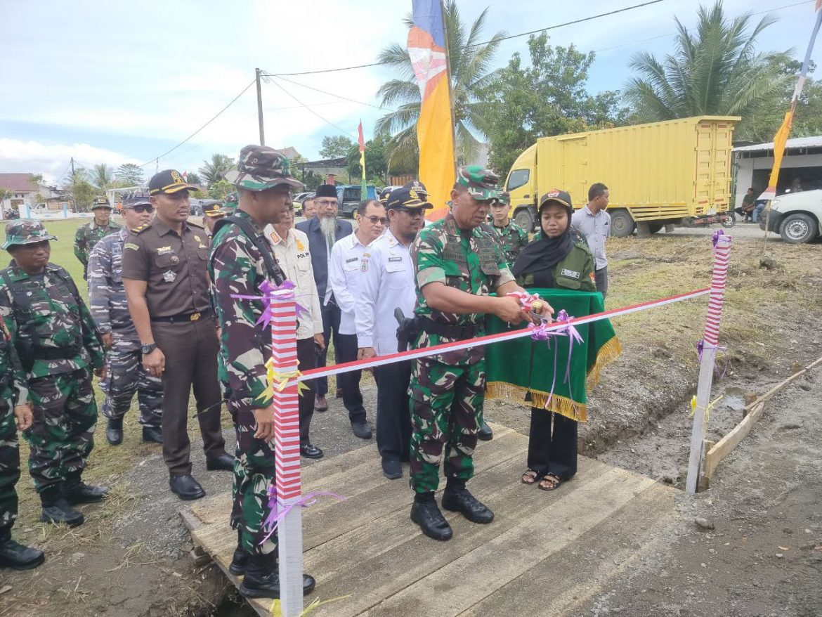 Danrem 142/Tatag Brigjen TNI Hartono Resmikan Sumur Bor Di Benggaulu