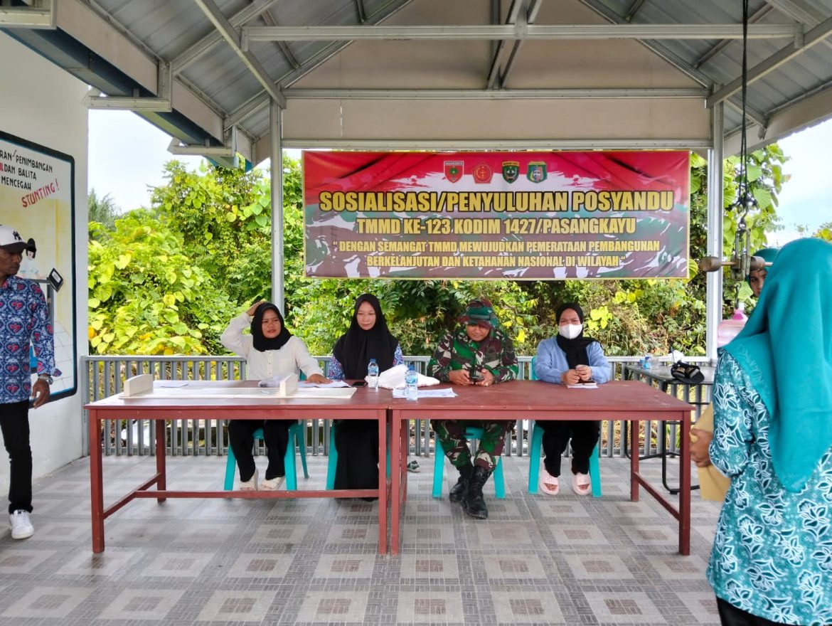 TMMD Ke-123 Kodim 1427/Pasangkayu Gelar Penyuluhan Posyandu Di Desa Benggaulu