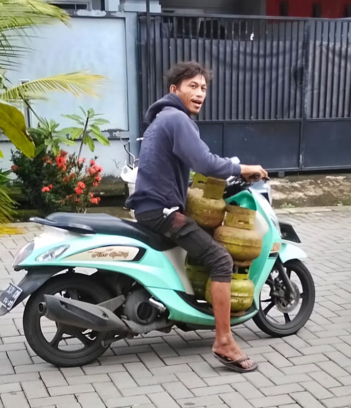 Pencuri Gas Elpiji Terekam CCTV, Pemilik Toko Rugi Ratusan Ribu
