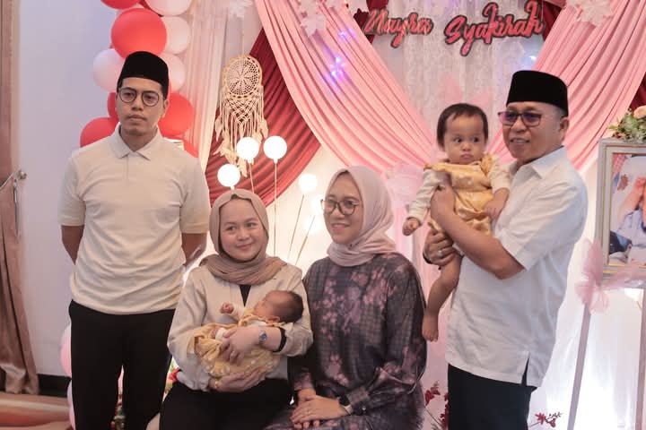 Kebahagiaan Keluarga Besar Agus Ambo Djiwa dan Herny Agus, Tasyakuran Aqiqah Nayra Syakira Cucu Ke Dua
