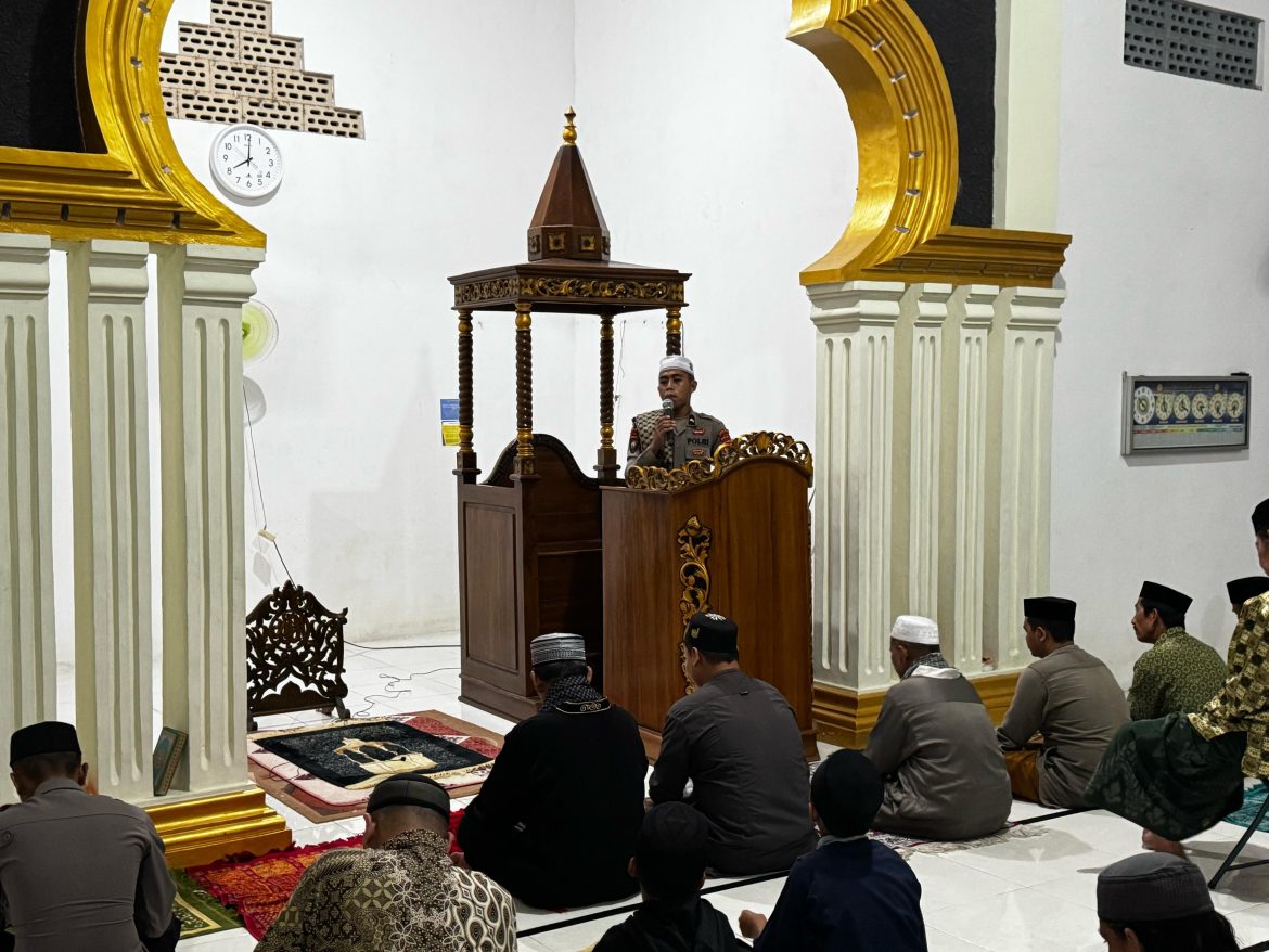 Safari Ramadhan Polda Sulbar: Bripda Elfata Dan Ananda Berikan Sentuan Agama Di Masjid Sitti Aisyah